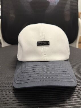 Melin legend Two-Tone White and Gray Performance Cap